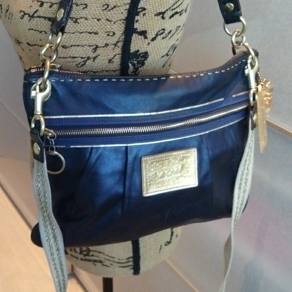 Coach Poppy lamb leather crossbody bag. Authentic Pre-Loved.